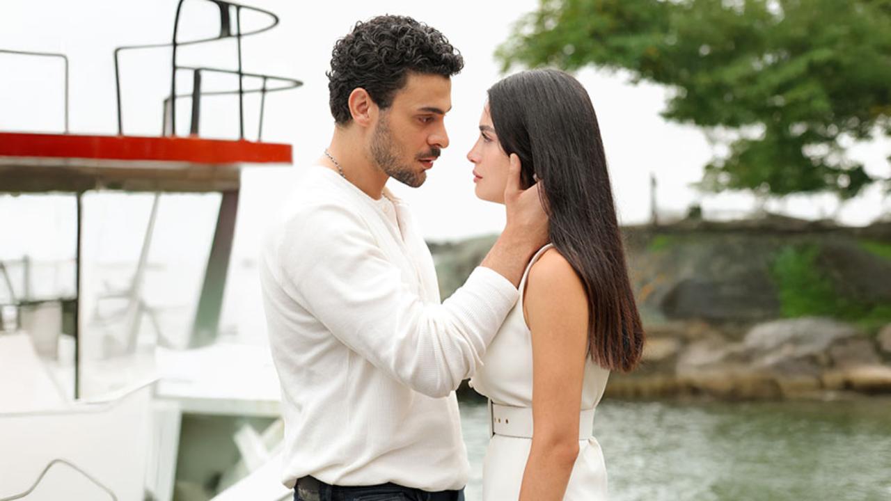 مسلسل عيناك كالبحر الاسود الحلقة 1 الاولى مترجمة